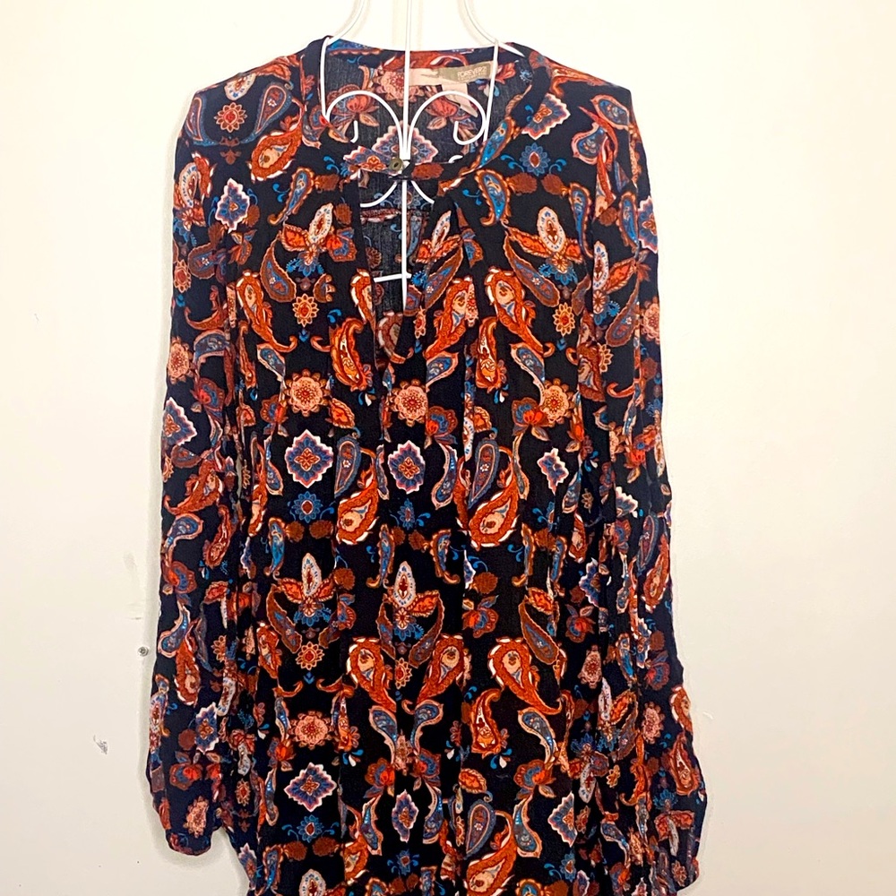 Forever21 flowy paisley top, flared tapered sleeves